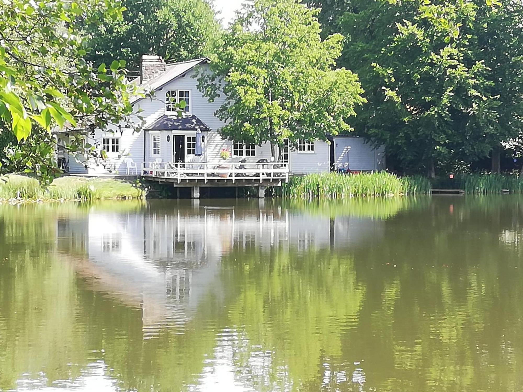 La Maison Du Lac Cul-des-Sarts Bagian luar foto